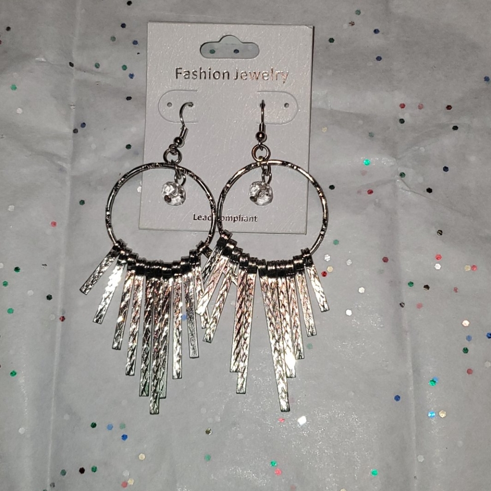 💎 Silver Earnings - Costume Jewelry